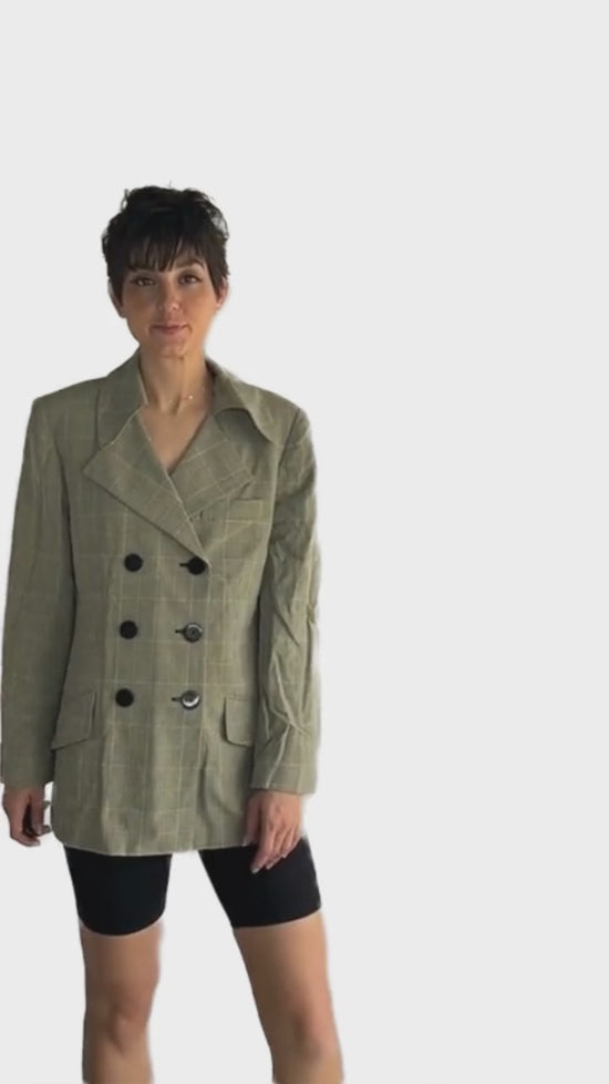 Load and play video in Gallery viewer, DKNY 70&amp;#39;s Blazer Glen Plaid unusual Collar Size 4 SKU 000052
