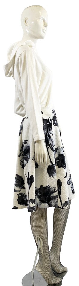 Haute Monde Skirt White Black and Grey  Size M  SKU 000343-4