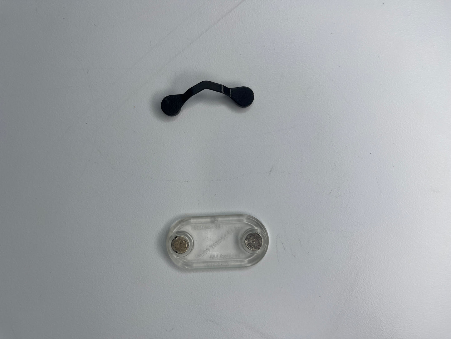 Magnetic Eye-Glasses Holder Black SKU 000435