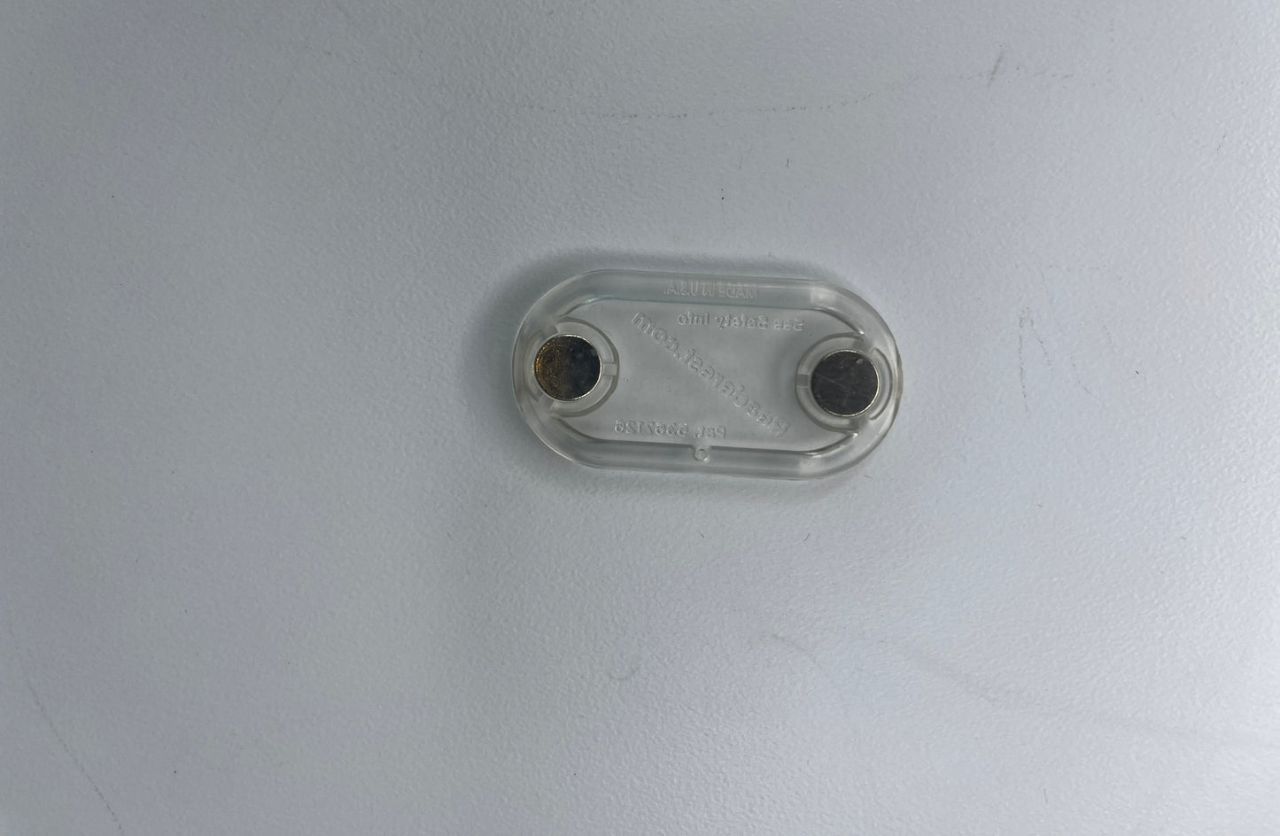 Magnetic Eye-Glasses Holder Black SKU 000435