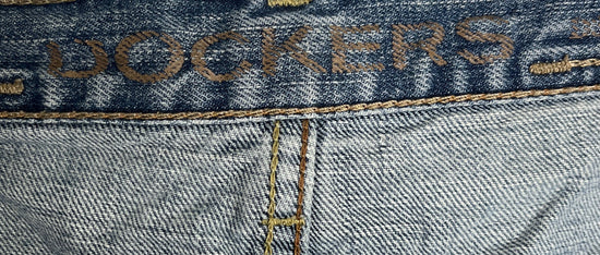 Dockers MEN'S Denim Blue Jeans   Size 40x32 SKU 000446