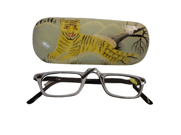 Readers Hand Painted Lion NWT/In Box SKU 325-24