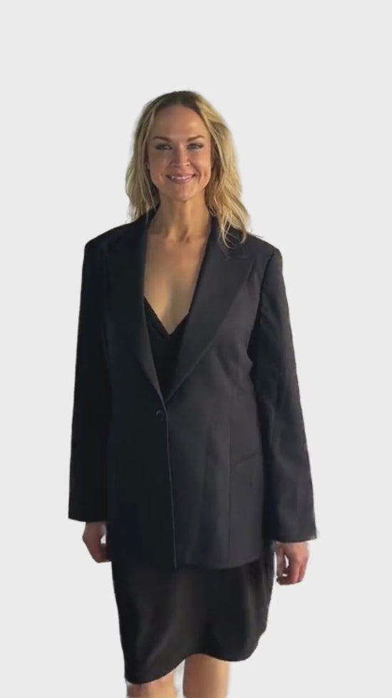 Load and play video in Gallery viewer, BCBG MAXAZRIA 80&amp;#39;s Blazer Black Size Tall/M SKU 000226-3
