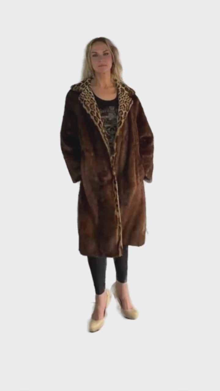 Load and play video in Gallery viewer, FUR Anita Kemper Real Fur Vintage Coat from the 40&amp;#39;s Size XL SKU 000073
