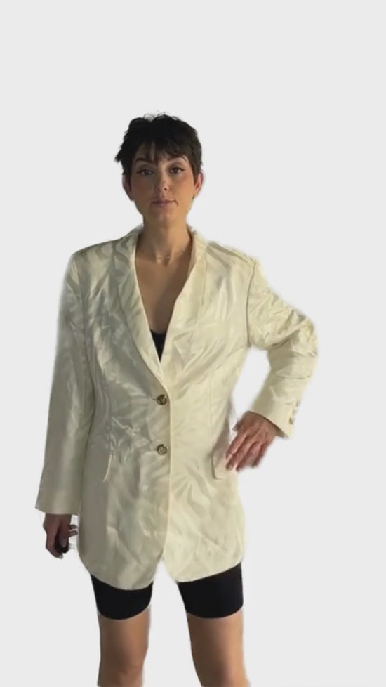 Load and play video in Gallery viewer, Escada 70&amp;#39;s Blazer Off White Size 12  NWT SKU 000169
