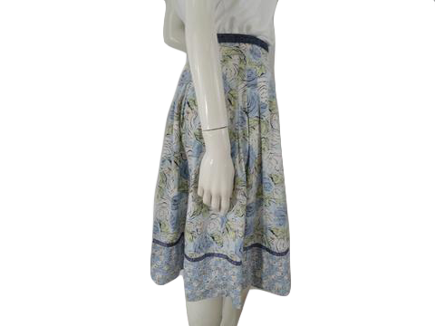 Liz Claiborne Skirt White/Blue Floral Print Size 4P SKU 000186-12