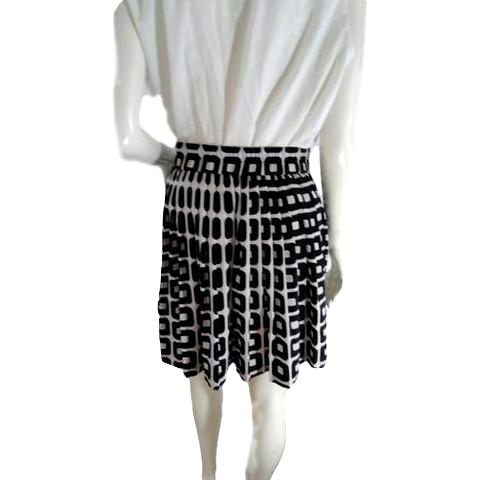 Load image into Gallery viewer, Banana Republic 70&amp;#39;s Skirt White with Black Squares Size M SKU 000232-9
