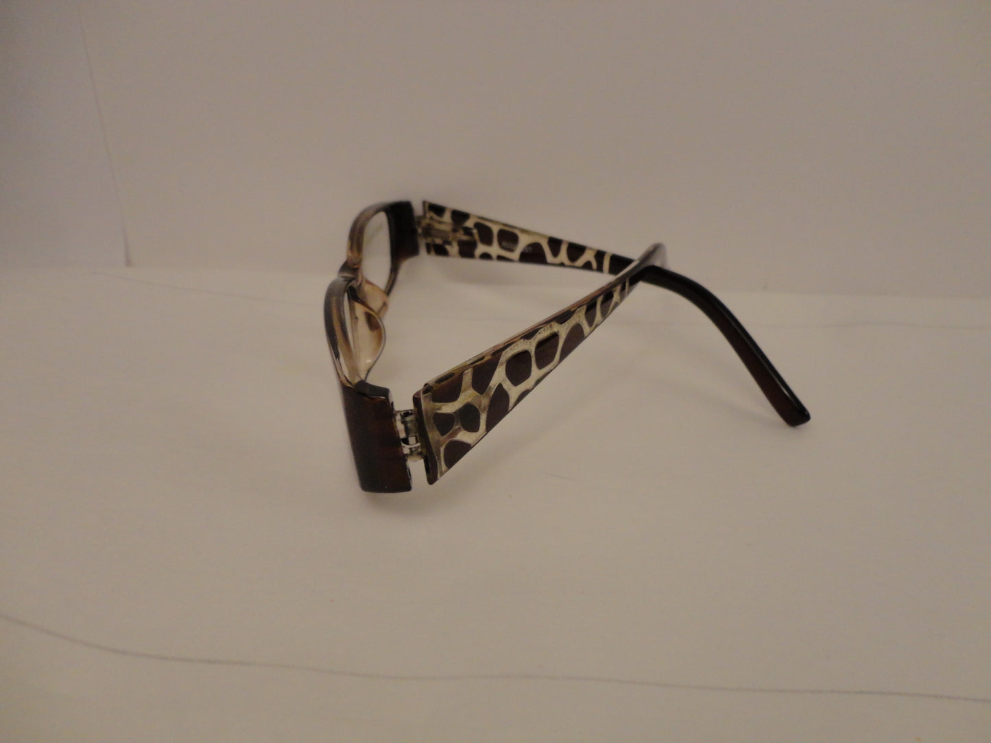 Readers Brown Giraffe Print w/Case NWT SKU 200-15