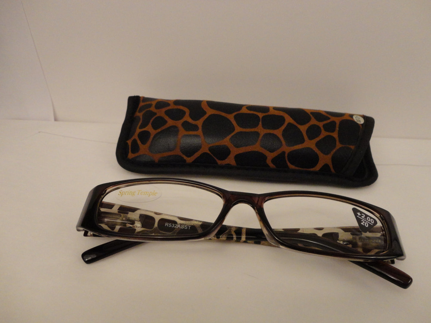 Readers Brown Giraffe Print w/Case NWT SKU 200-15