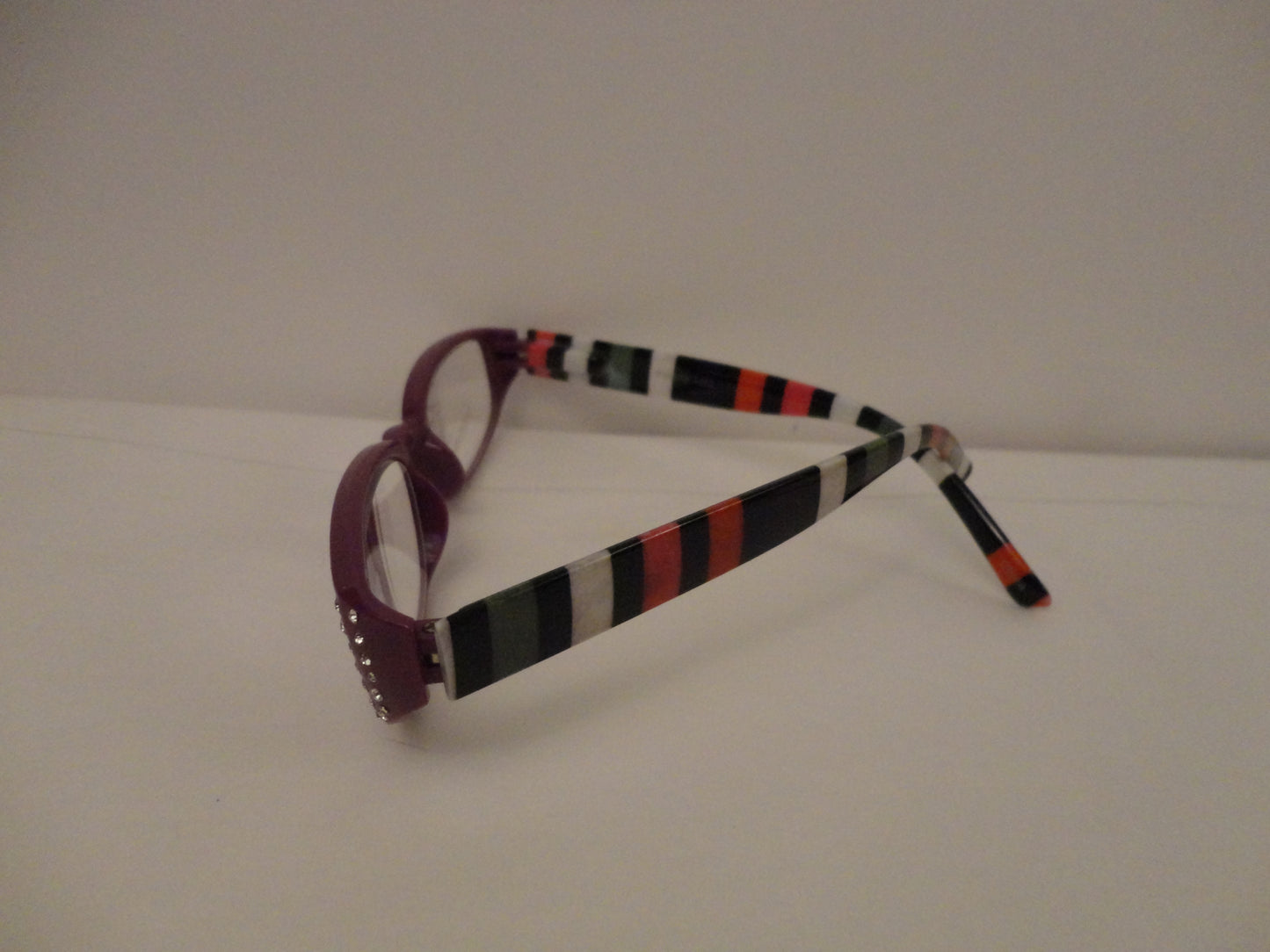 Readers Purple w/Stripes & Clear Crystals NWT SKU 250-14