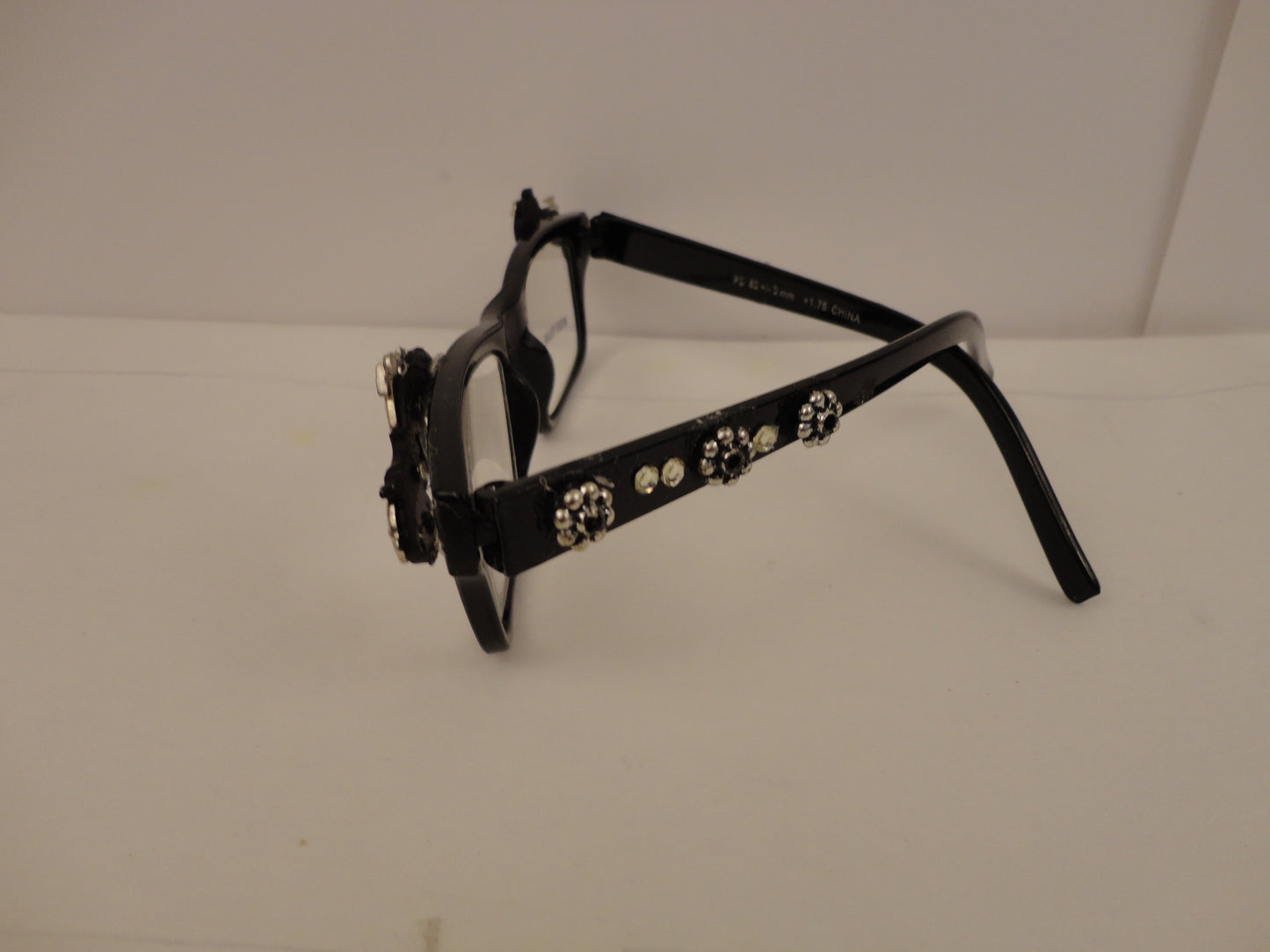 Readers Black Embellished NWT SKU 175-28