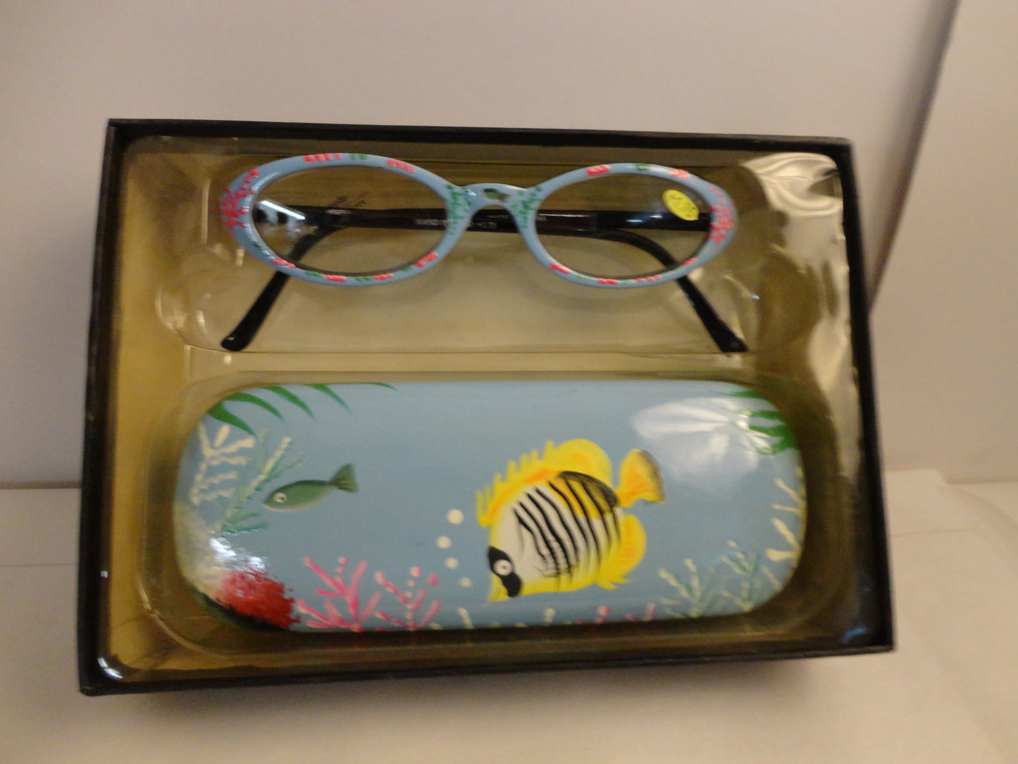 Readers Hand Painted Fish NWT/In Box SKU 175-27