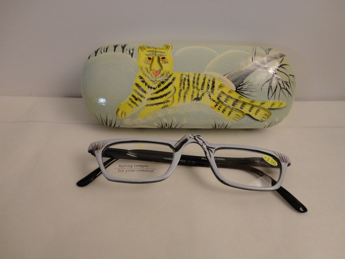 Readers Hand Painted Lion NWT/In Box SKU 200-35