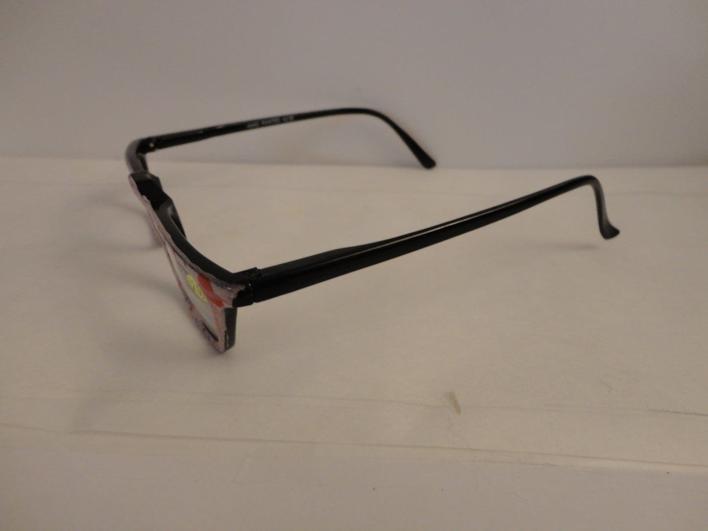 Readers Hand Painted Red Hats NWT SKU 200-36