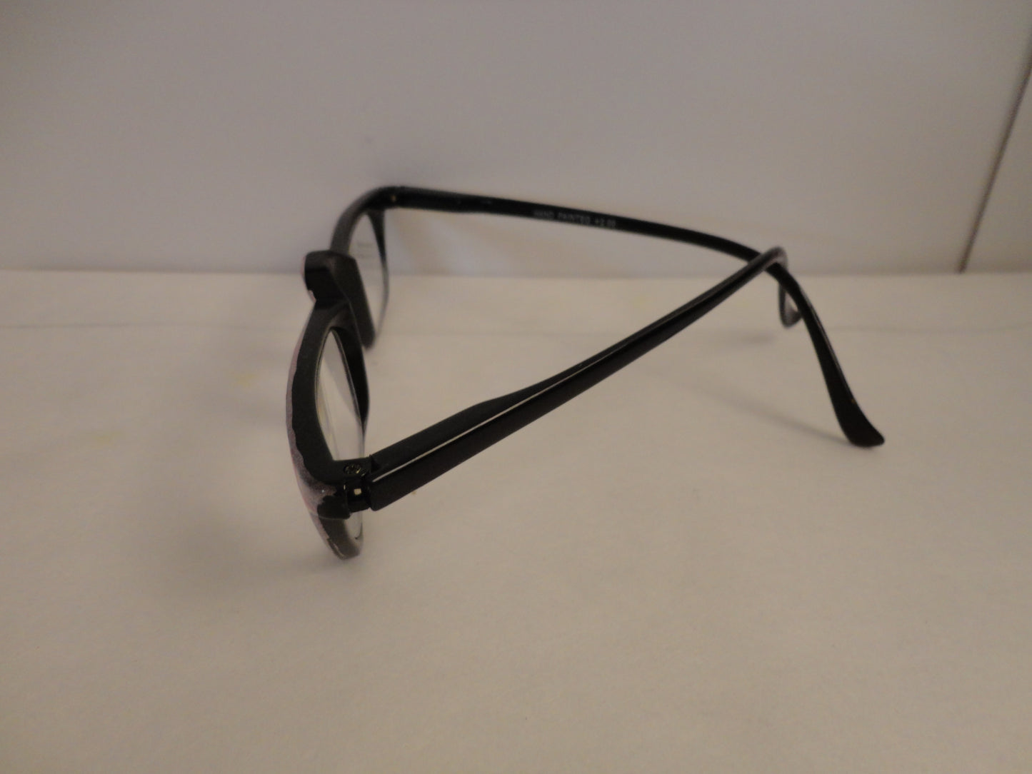 Readers Hand Painted Red Hats NWT SKU 200-36