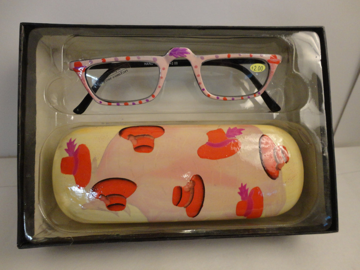 Readers Hand Painted Red Hats NWT SKU 200-36