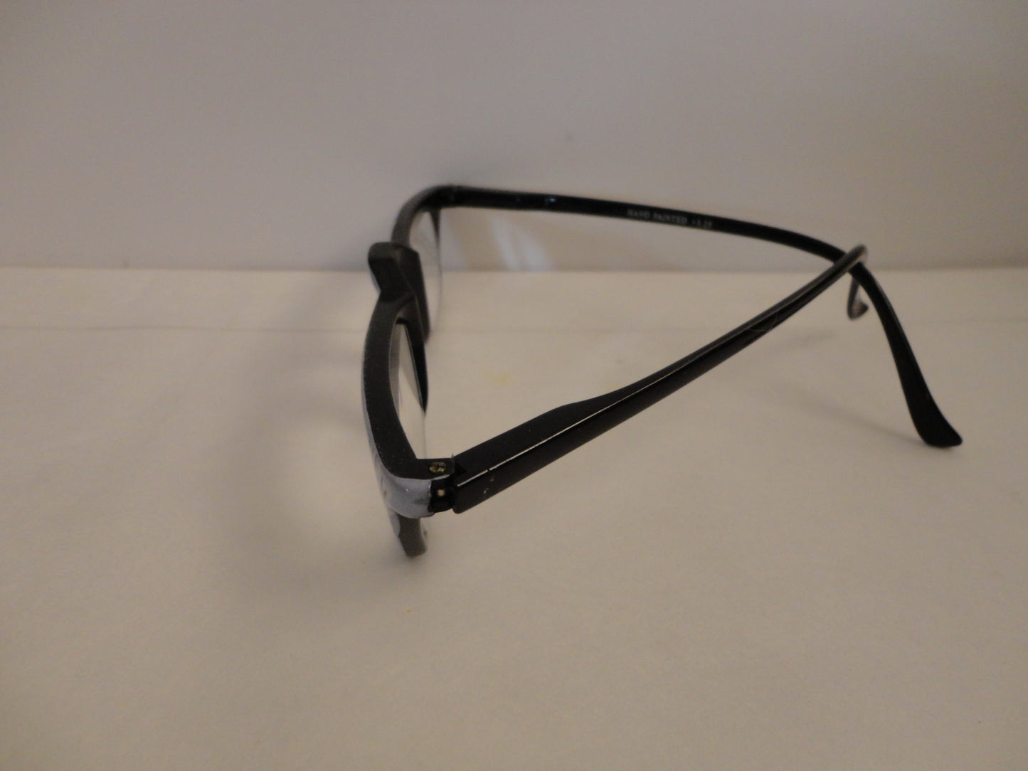 Readers Hand Painted Lion NWT/In Box SKU 325-24