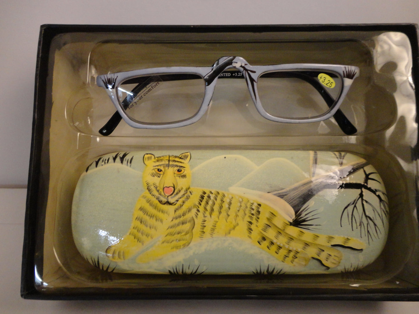 Readers Hand Painted Lion NWT/In Box SKU 325-24