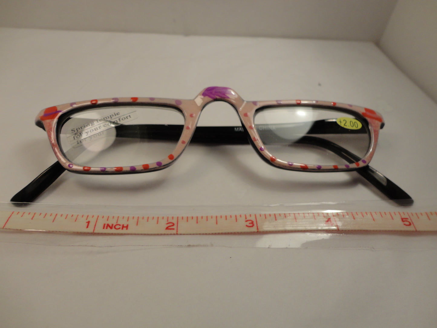 Readers Hand Painted Red Hats NWT SKU 200-36