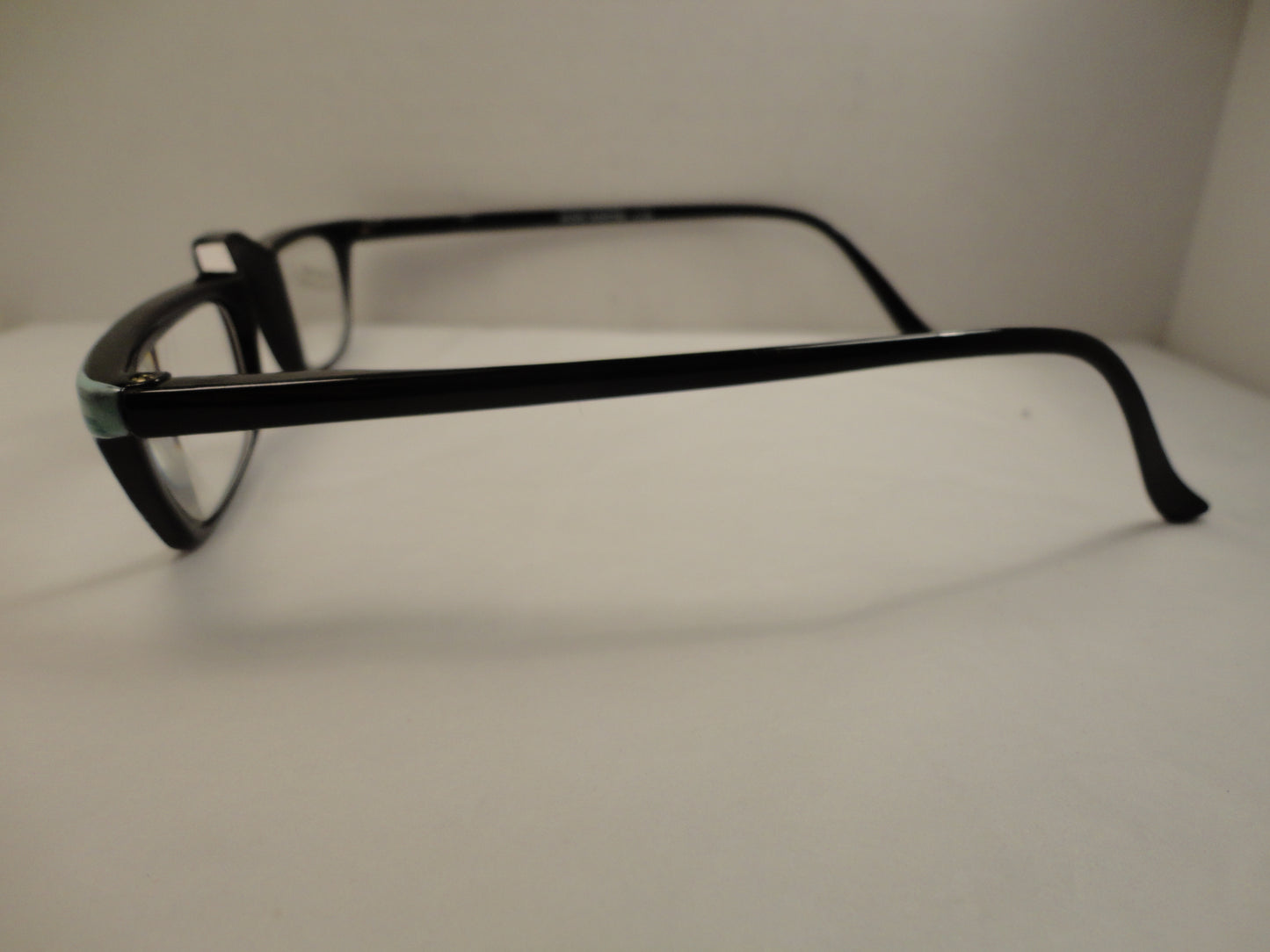 Readers Hand Painted Dolphins NWT/In Box SKU 250-25