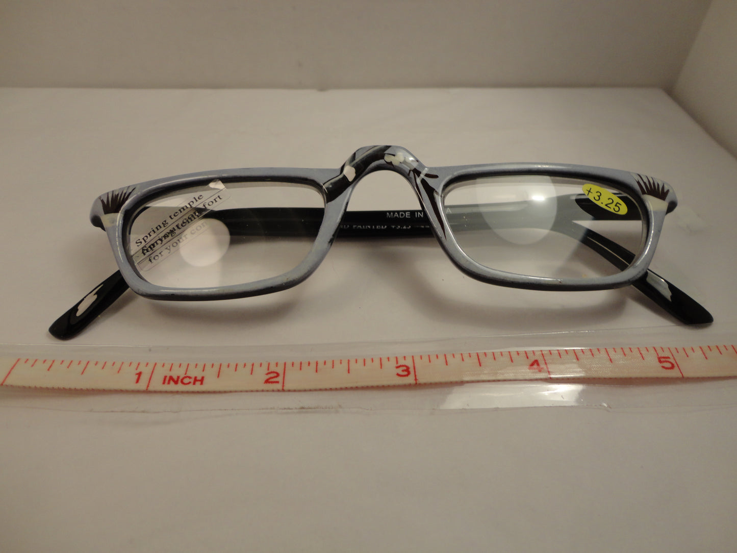 Readers Hand Painted Lion NWT/In Box SKU 325-24