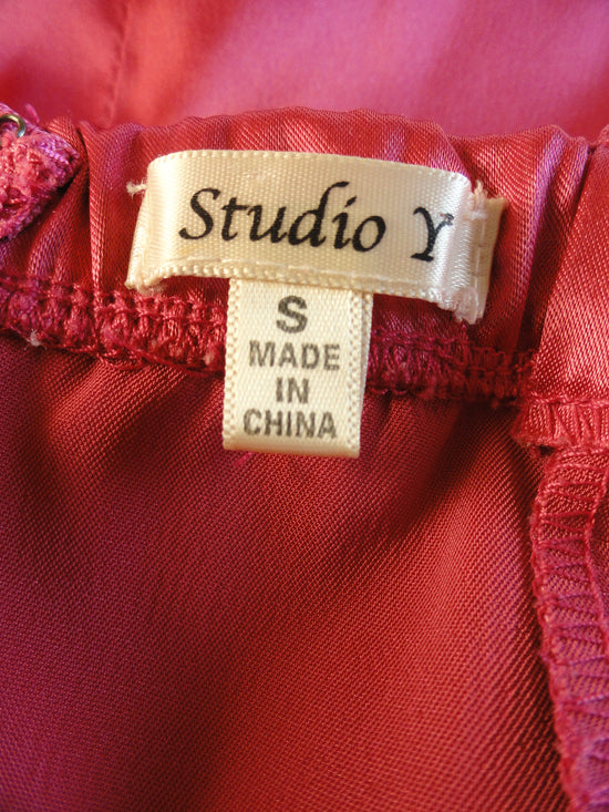 Load image into Gallery viewer, Studio Y 80&amp;#39;s Top Pink Size Small SKU 000025
