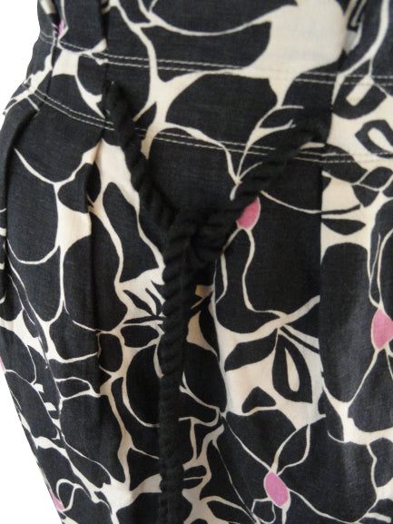 Load image into Gallery viewer, Ann Taylor Loft Floral Skirt with Black, Cream and Pink Size 00P SKU 000202
