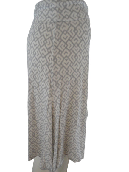 Max Studio 70's Light Grey and White Pattern with Elastic Waist Band Size S SKU 000144
