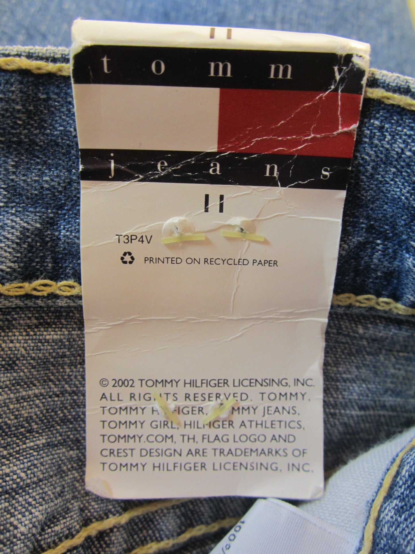 Load image into Gallery viewer, Tommy Hilfiger 80&amp;#39;s Shorts Denim Size 11 NWT SKU 000102
