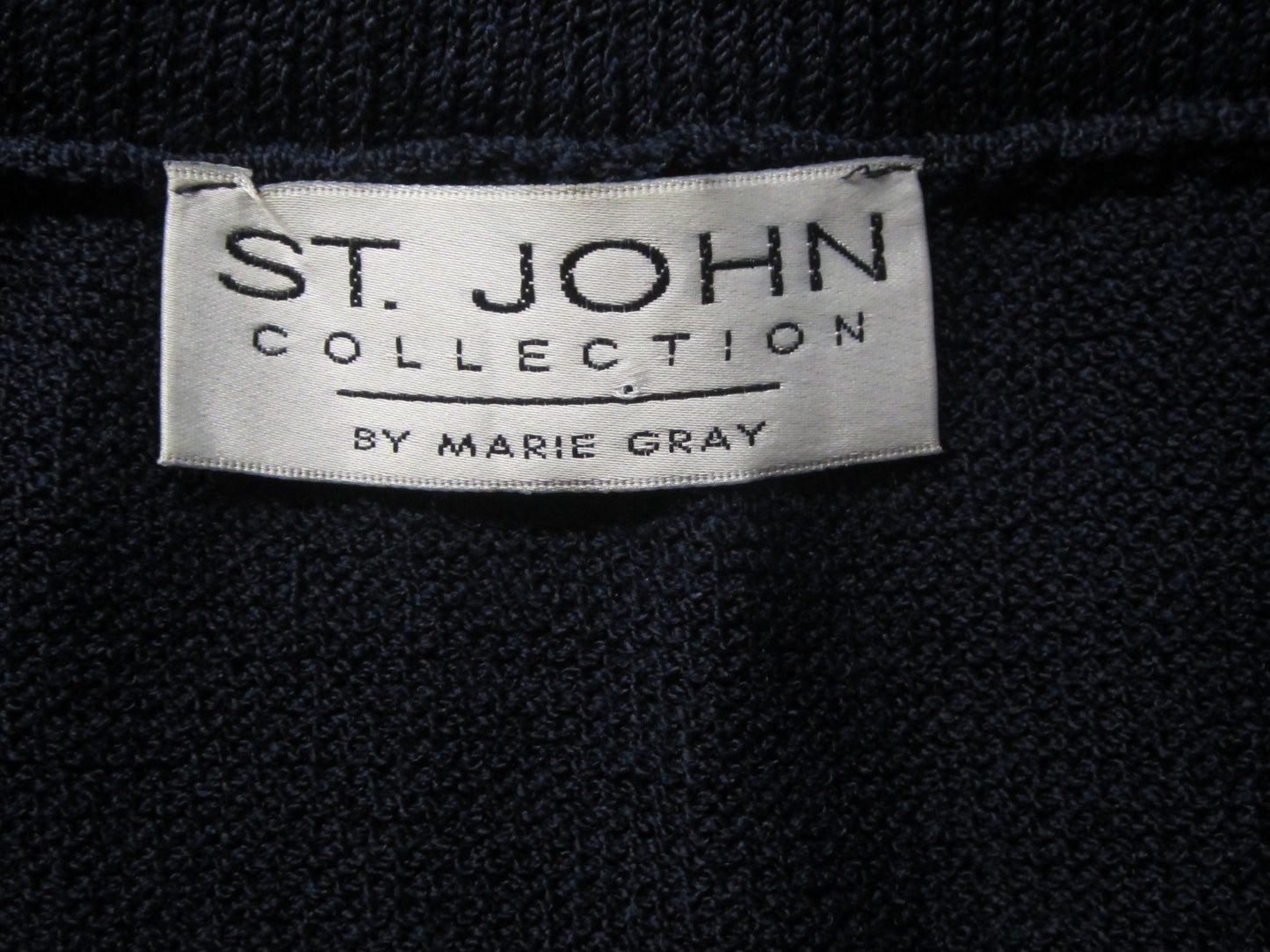 St. John Women's Knit Skirt Size 8 SKU 000292-7