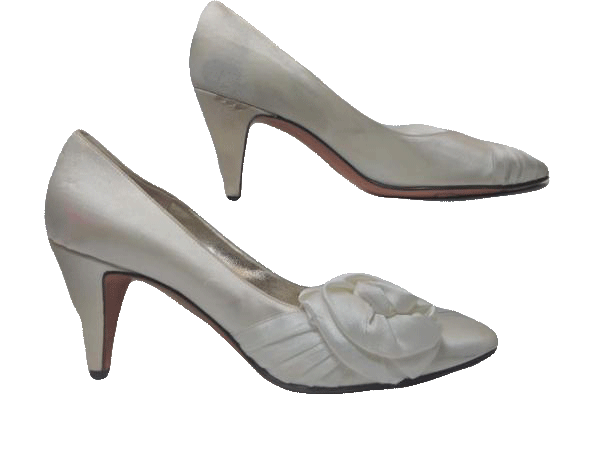 Shoes Bruno Magli Off White Silk Heels Size 7-1/2 AA SKU 000131