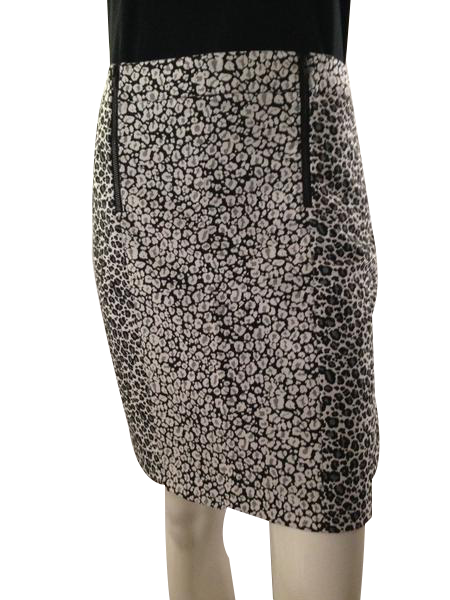 Load image into Gallery viewer, Ann Taylor above knee-length textured pencil skirt black, white and grey size 4 SKU 000210
