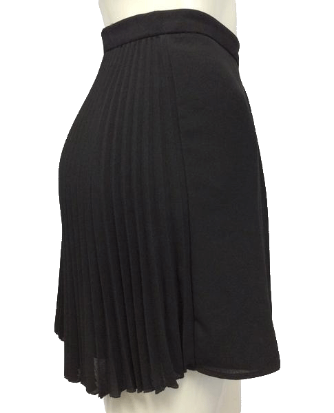 Load image into Gallery viewer, Item Short Peppy Pleated Black Skirt Sz S SKU 000054
