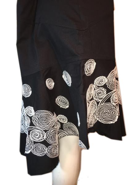 Finley Asymmetrical Black and White Fun and Wavy Skirt Size 12 SKU 000126