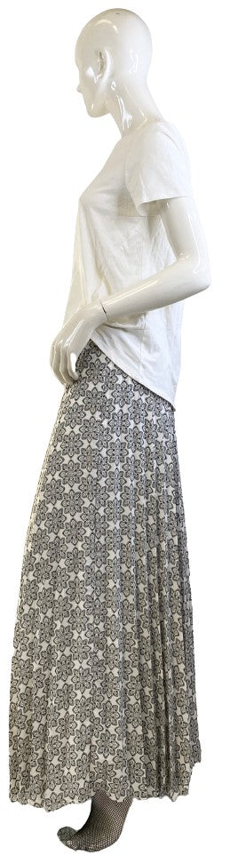 Banana Republic Skirt White Black Patterned Size 12 SKU 000317-1